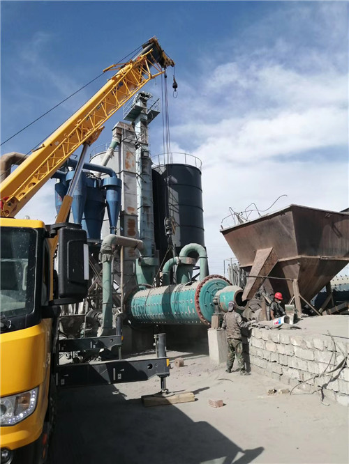 汇川区设备搬运等各类工程项目中，吊车起着关键作用