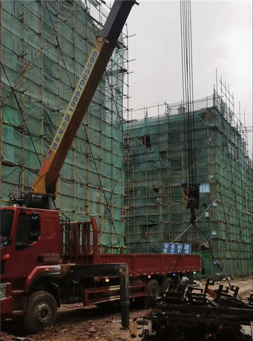 汇川区“慢工细活”—— 吊车的 “微动控制” 技术