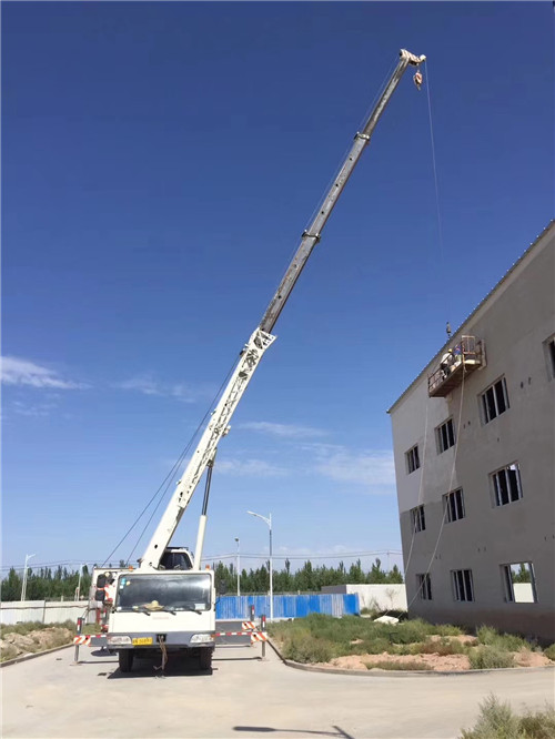 汇川区“轻装强干”—— 吊车的 “轻量化臂架” 技术